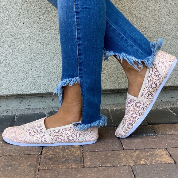 NIB Blush Pink Floral Crochet Slip-On Loafer Flats - Picture 6 of 8